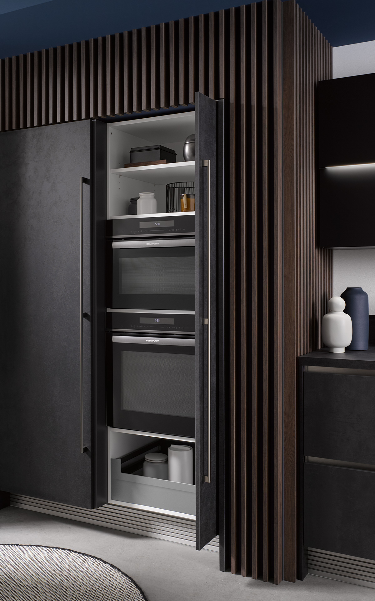 AI - Comet GL calcestruzzo spatolato nero | Toronto rovere antico cognac AI comet gl calcestruzzo spatolato nero toronto rovere antico cognac 1