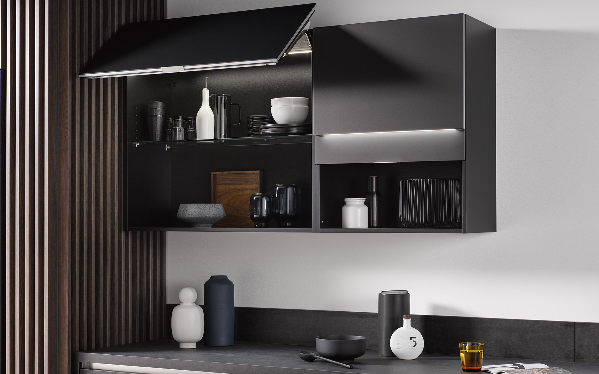 AI - Comet GL calcestruzzo spatolato nero | Toronto rovere antico cognac AI comet gl calcestruzzo spatolato nero toronto rovere antico cognac 7